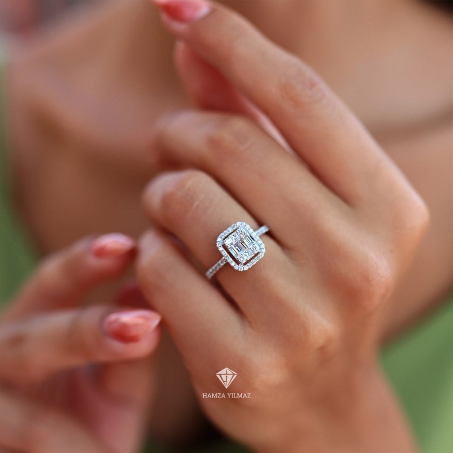 0.81 Ct Baget Pırlanta Yüzük - Image 1