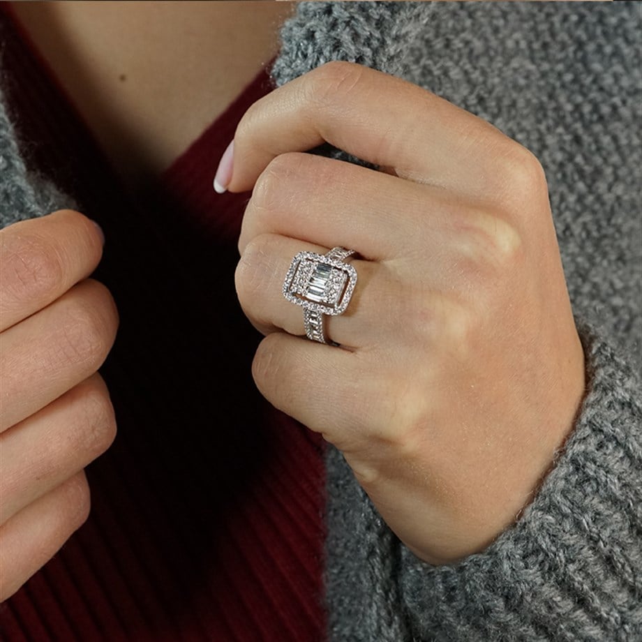 1.03 Ct Baget Pırlanta Yüzük - Image 1