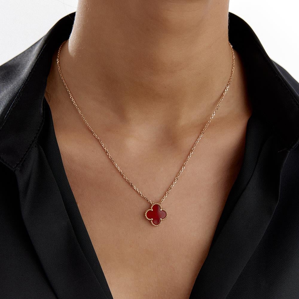 18 Ayar Altın Bordo Taşlı Yonca Kolye - Image 2