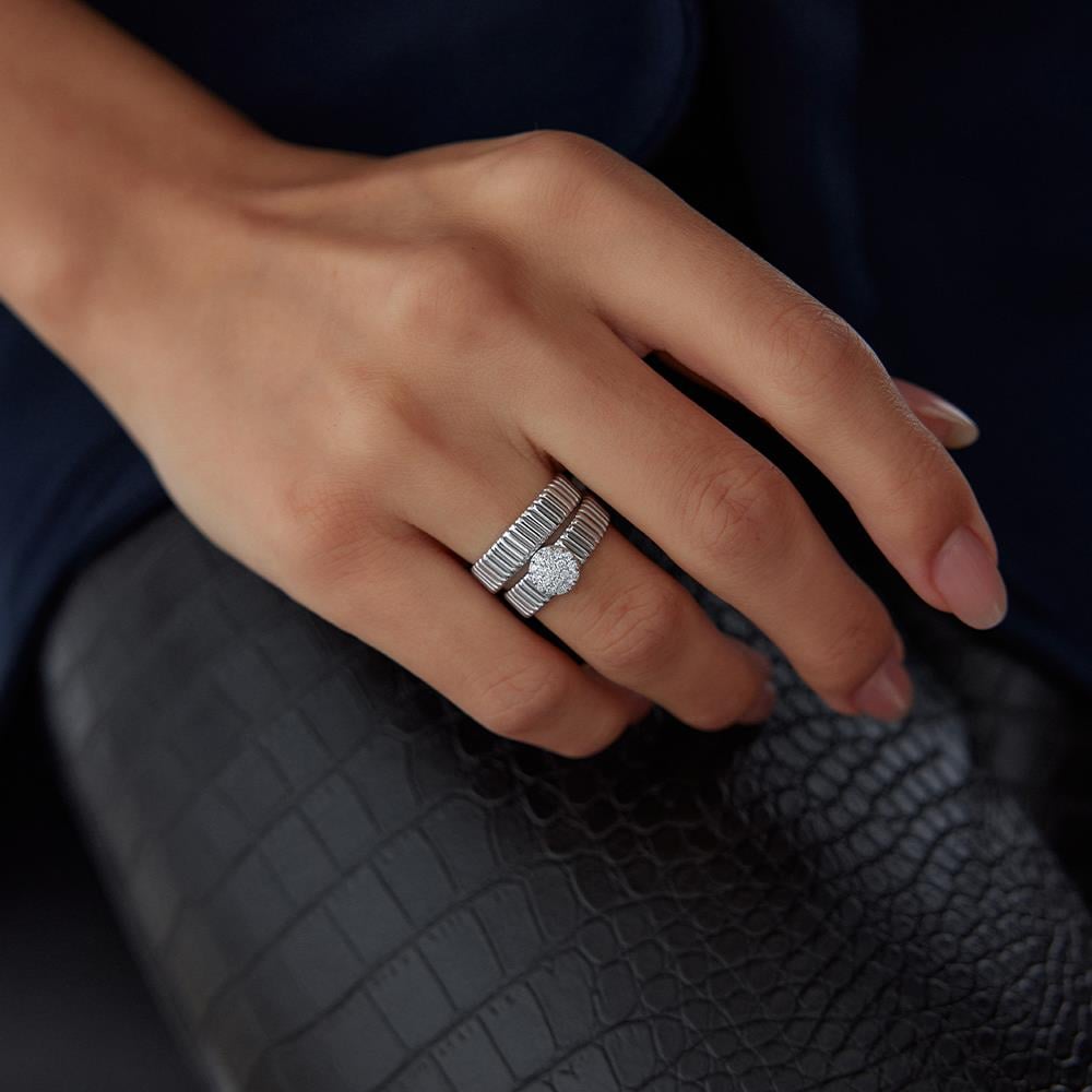 18 Ayar Beyaz Altın Pırlanta Yüzük - Image 2