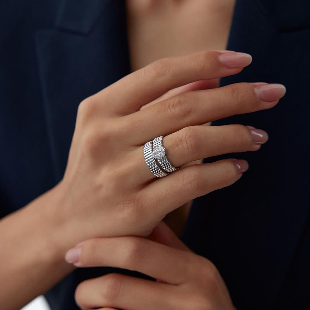 18 Ayar Beyaz Altın Pırlanta Yüzük - Image 4