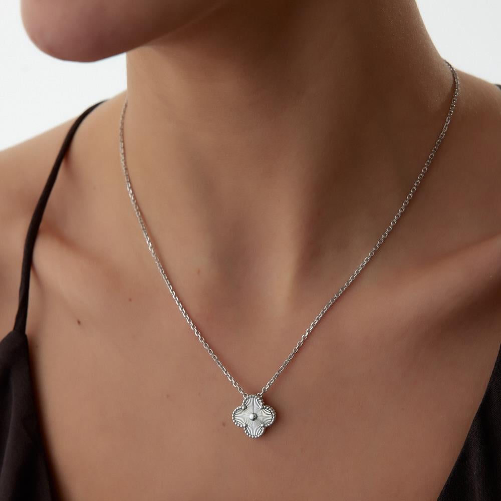 18 Ayar Beyaz Altın Yonca Kolye - Image 2