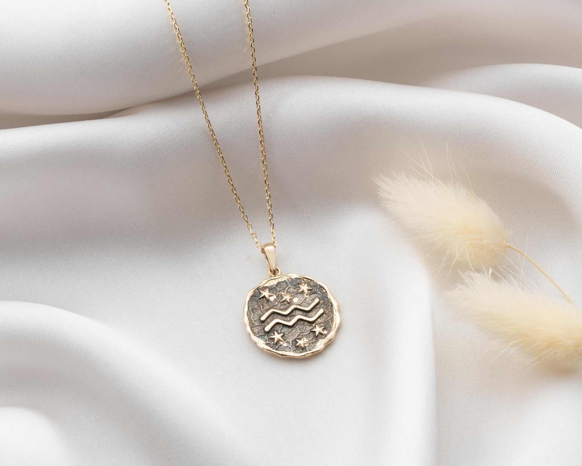 Altın Kova Burç Kolye Ucu - Image 3