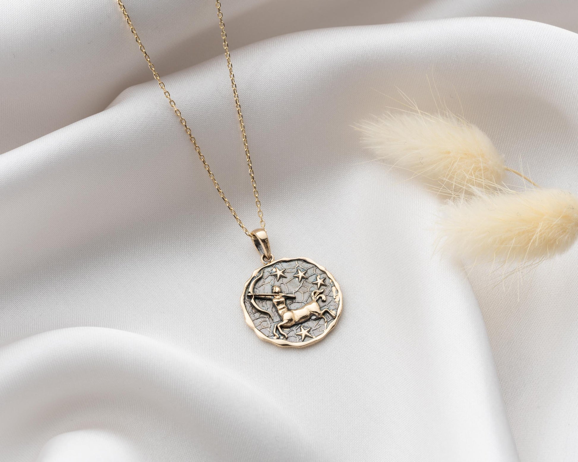 Altın Yay Burç Kolye Ucu - Image 3