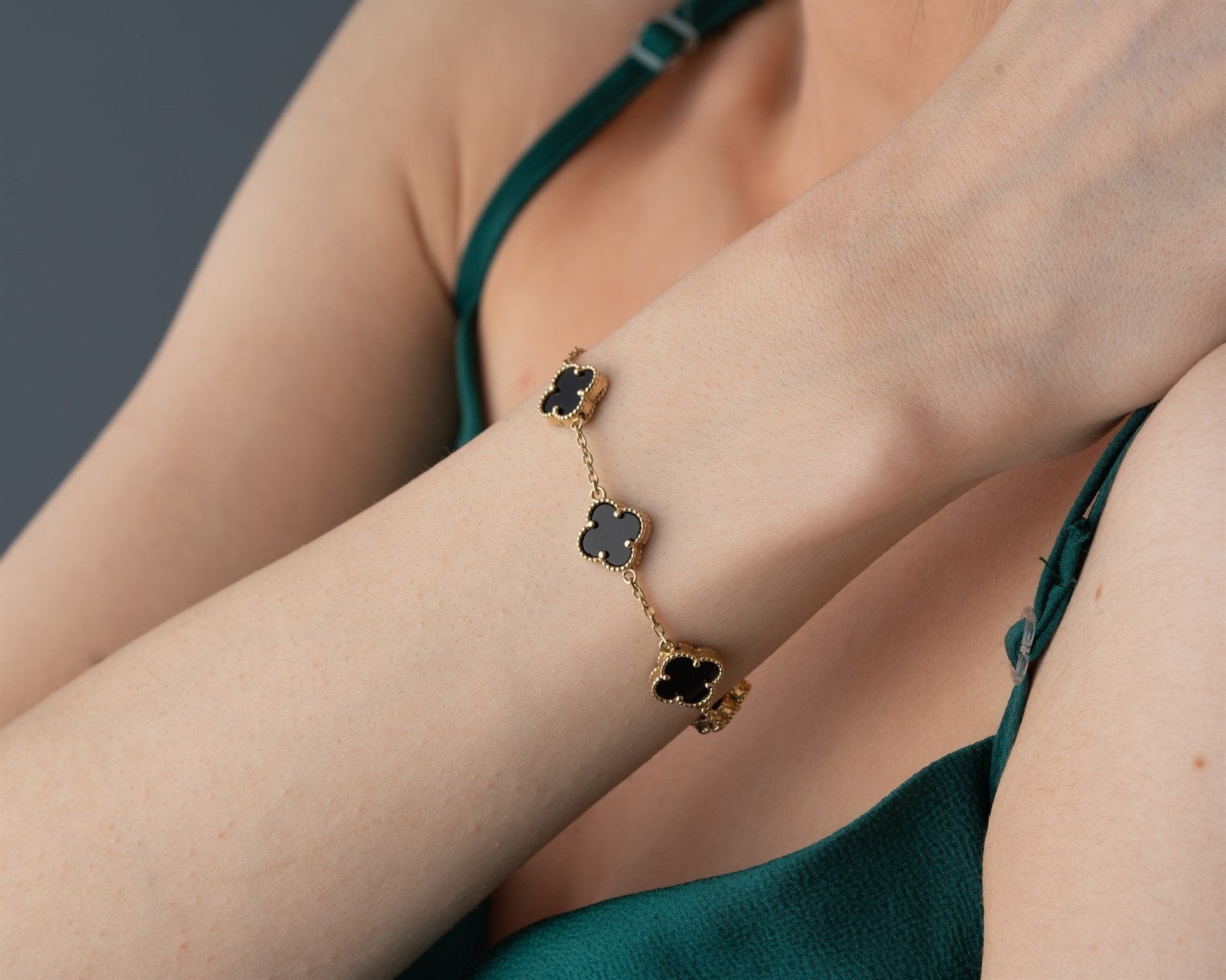 Beşli Siyah Mineli Yonca Bileklik - Image 3