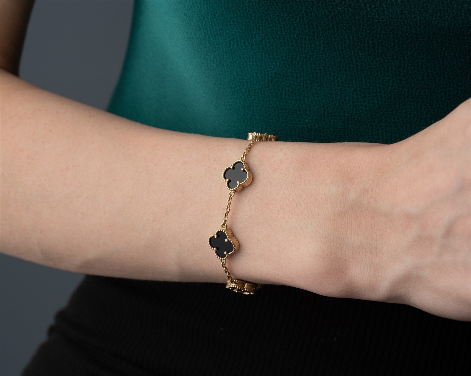 Beşli Siyah Mineli Yonca Bileklik - Image 4