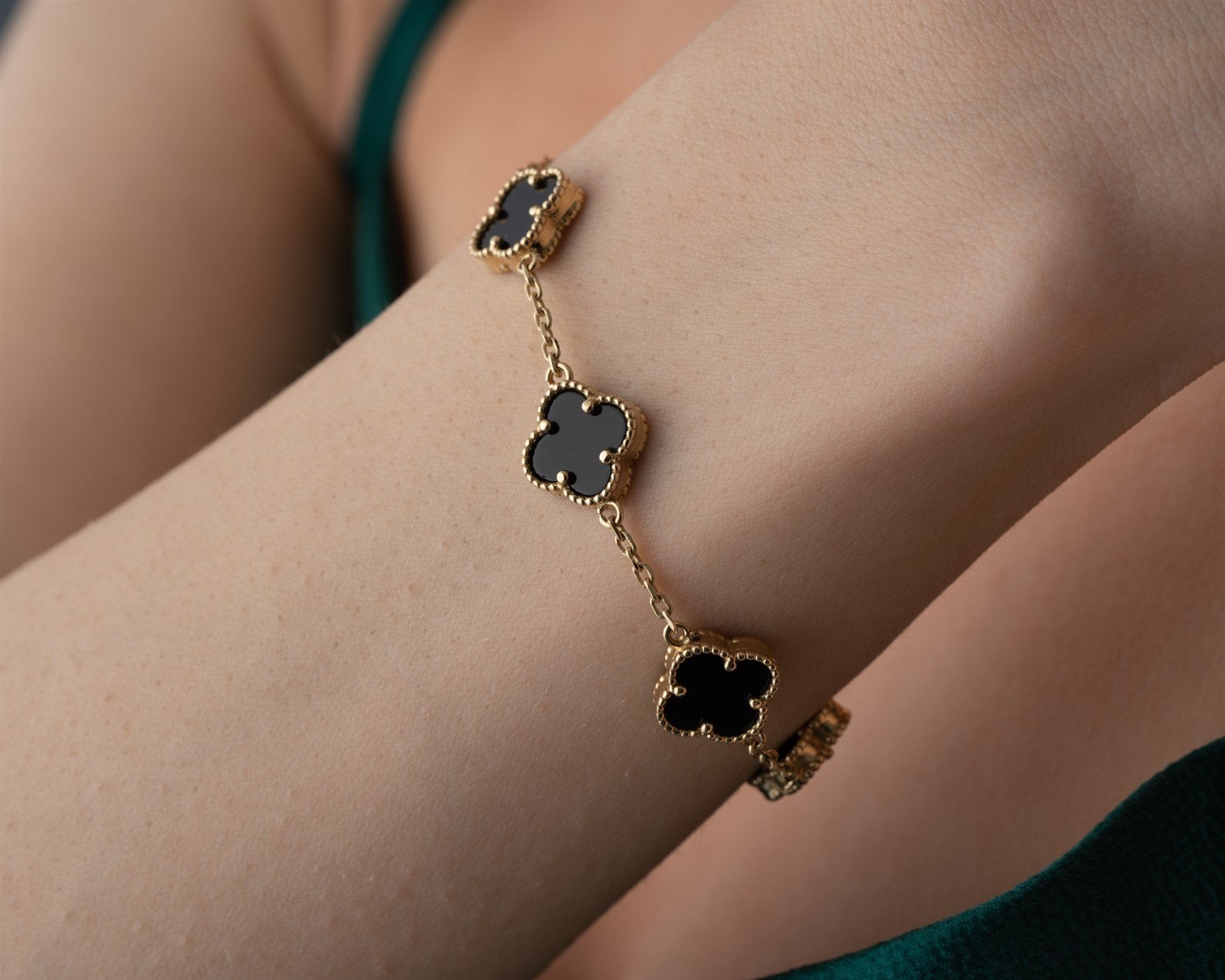 Beşli Siyah Mineli Yonca Bileklik - Image 5