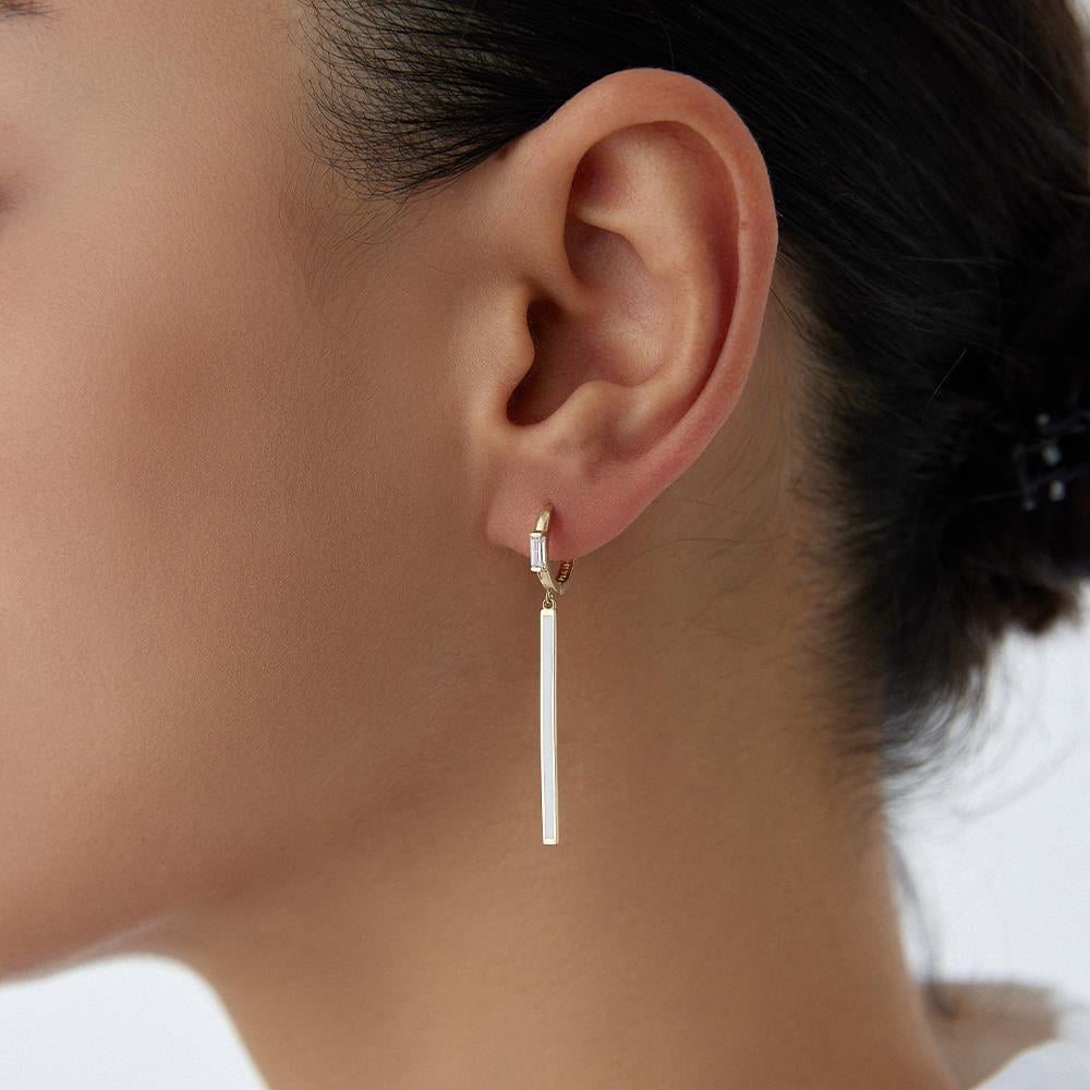 Beyaz Mineli Line Altın Küpe - Image 2