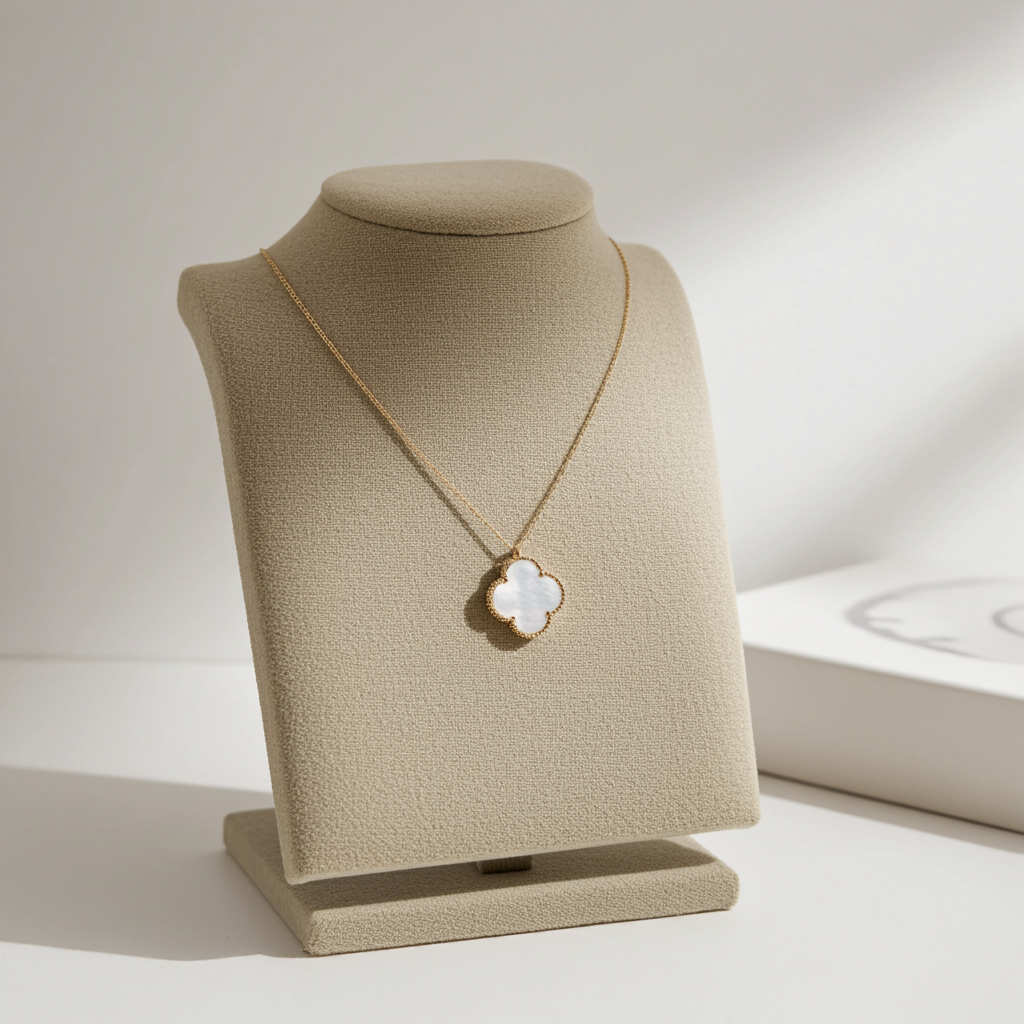 Beyaz Sedef Yonca Kolye - Image 6