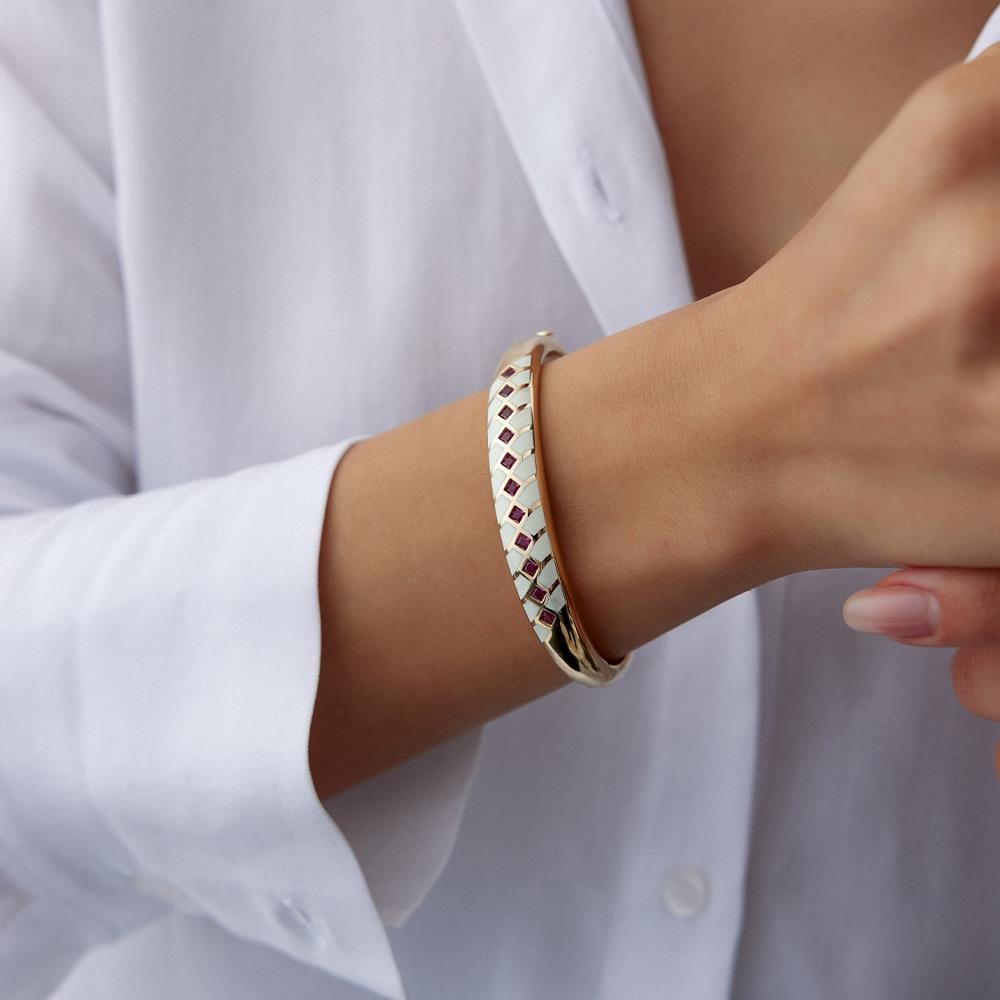 Cetaş Eterna Kırmızı Taşlı Beyaz Mineli Altın Kelepçe - Image 3