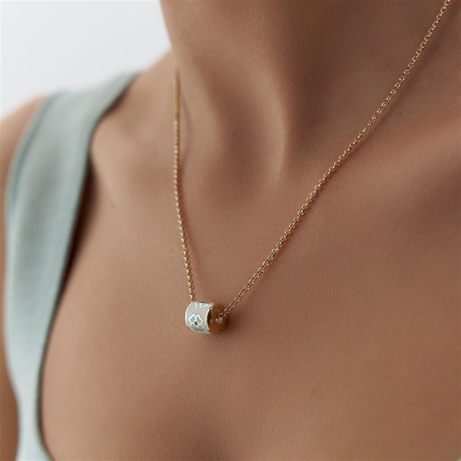 Cetaş Eterna Yonca Figürlü Beyaz Mineli Altın Kolye - Image 1