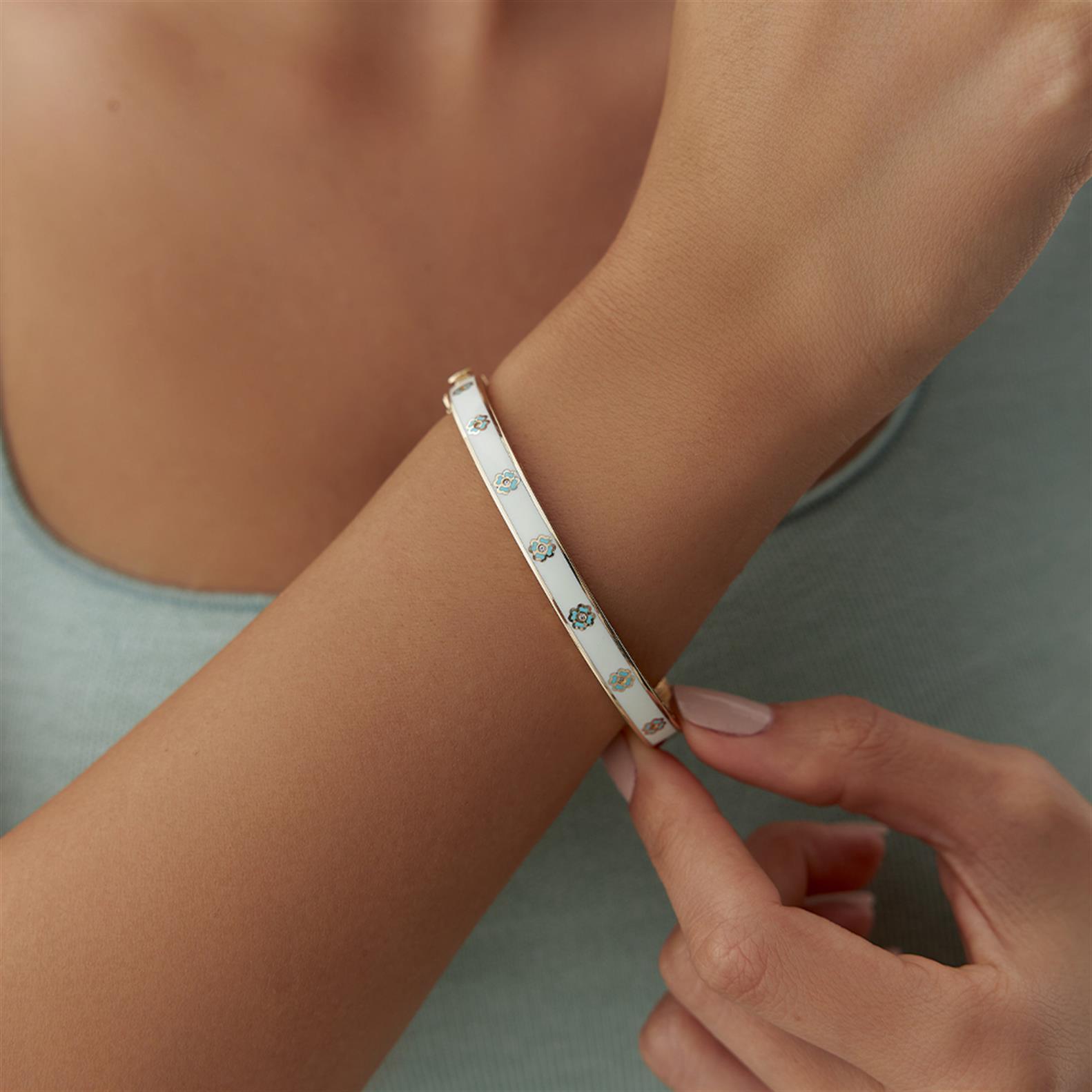 Cetaş Mavi Beyaz Mineli Kalp Ve Karo Figürlü Altın Kelepçe - Image 1