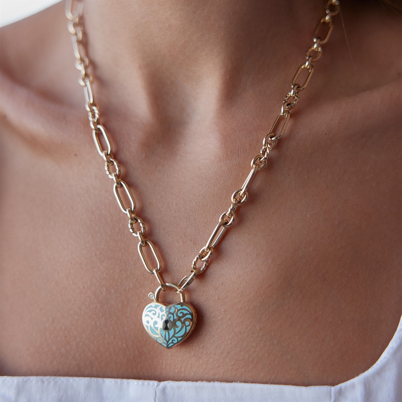 Cetaş Mavi Desenli Kalp Kilit Ataç Kolye - Image 5