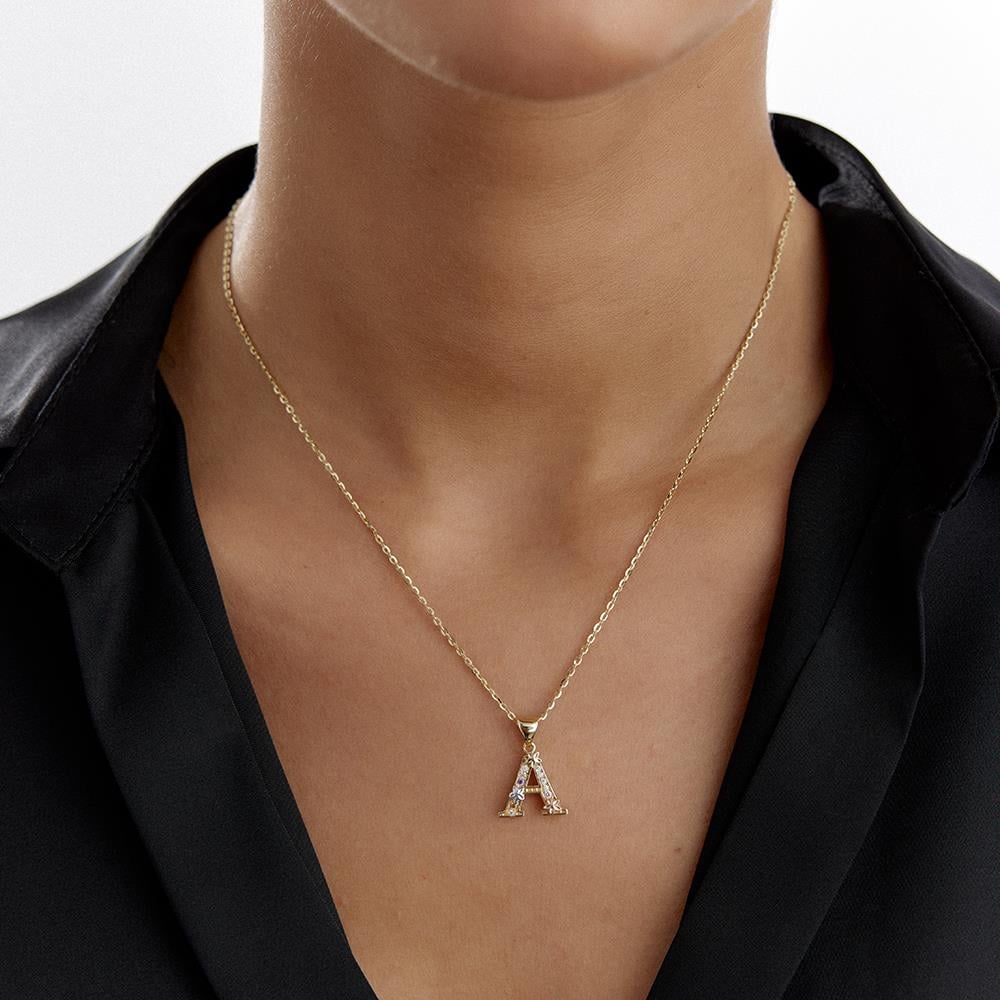 Çiçek Figür Altın Harf Kolye - Image 2