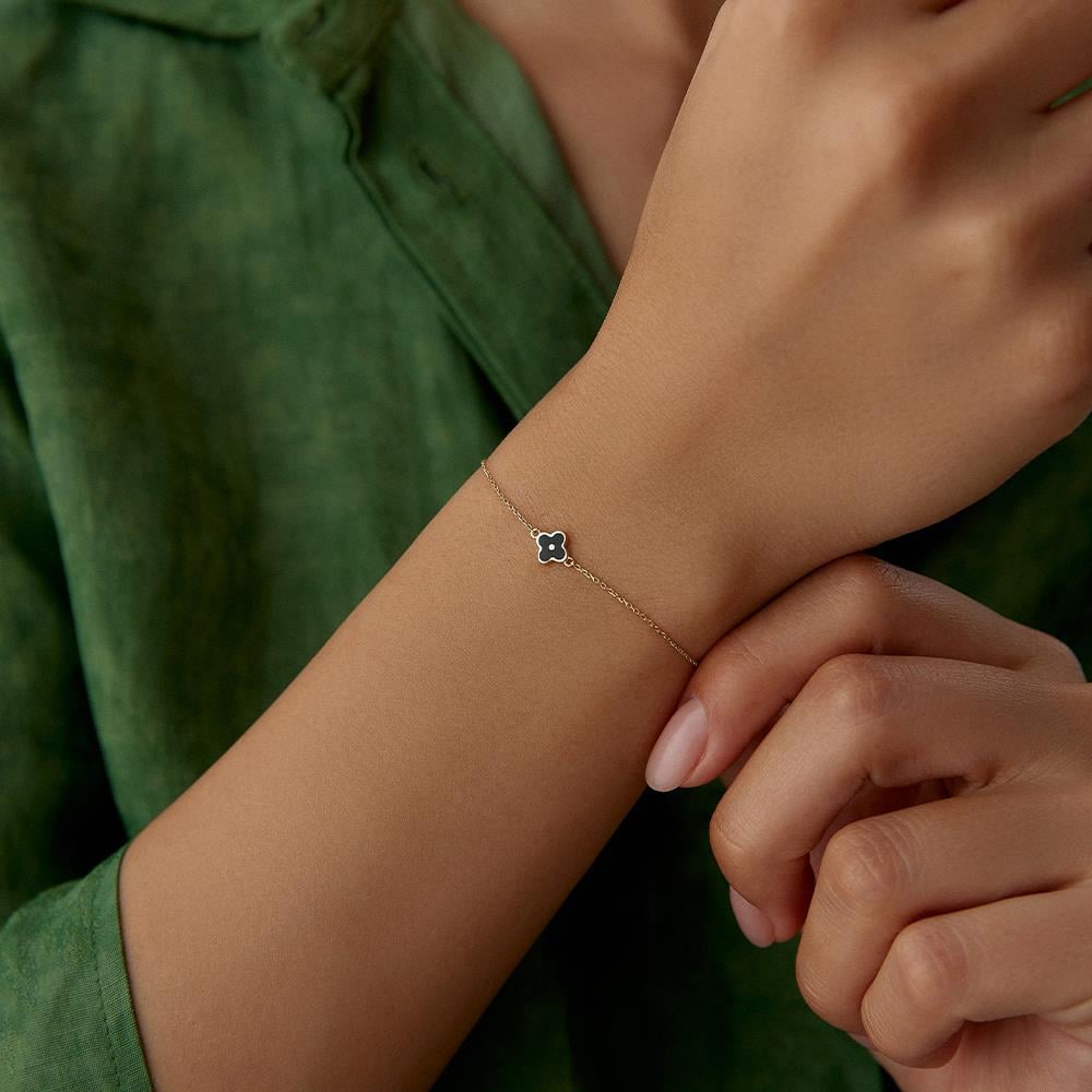 Minimal Siyah Ve Beyaz Mineli Yonca Altın Bileklik - Image 5