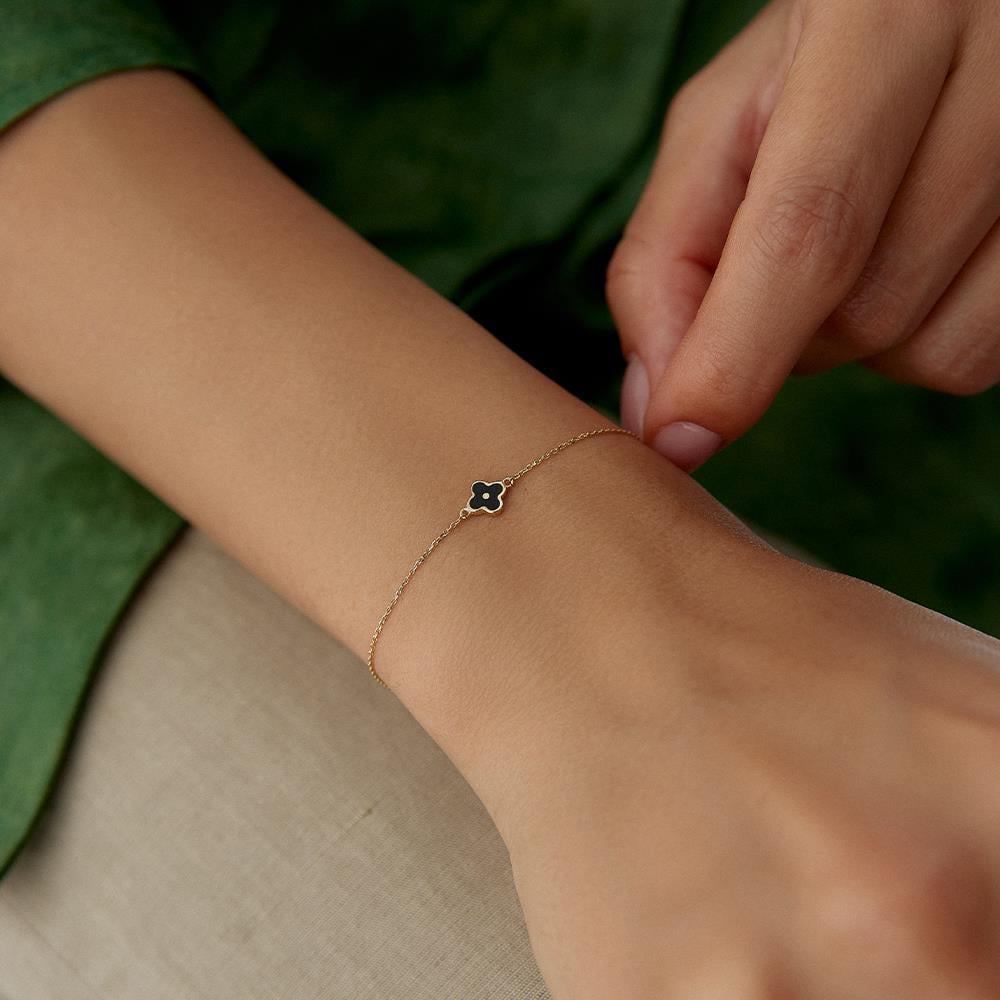 Minimal Siyah Ve Beyaz Mineli Yonca Altın Bileklik - Image 5