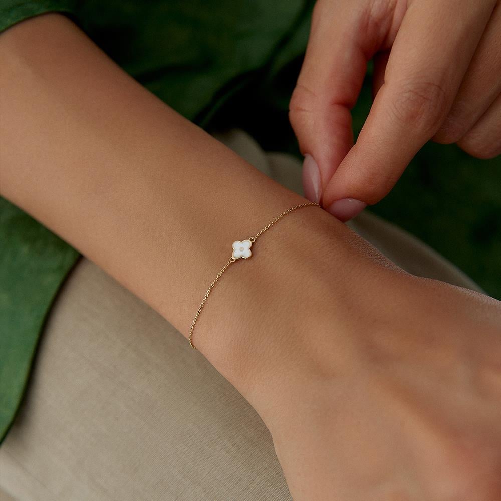 Minimal Siyah Ve Beyaz Mineli Yonca Altın Bileklik - Image 4