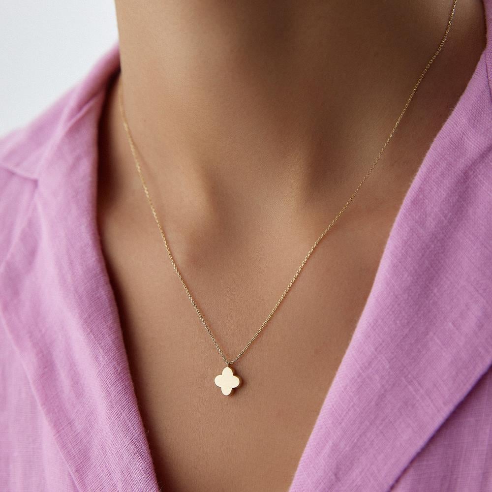 Minimal Yonca Figür Altın Kolye - Image 4