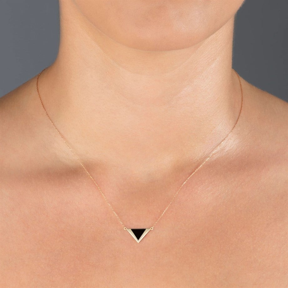 Siyah Mineli Üçgen Minimal Kolye - Image 2