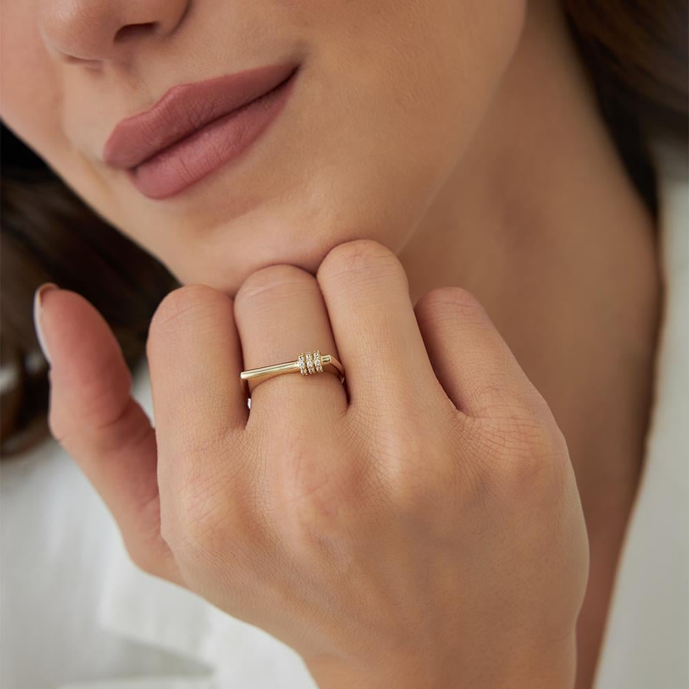 Taşlı Minimal Altın Çizgi Yüzük - Image 2