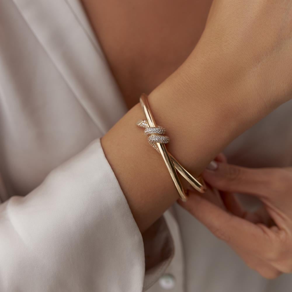 Düğüm Model Taşlı Altın Kelepçe - Image 1