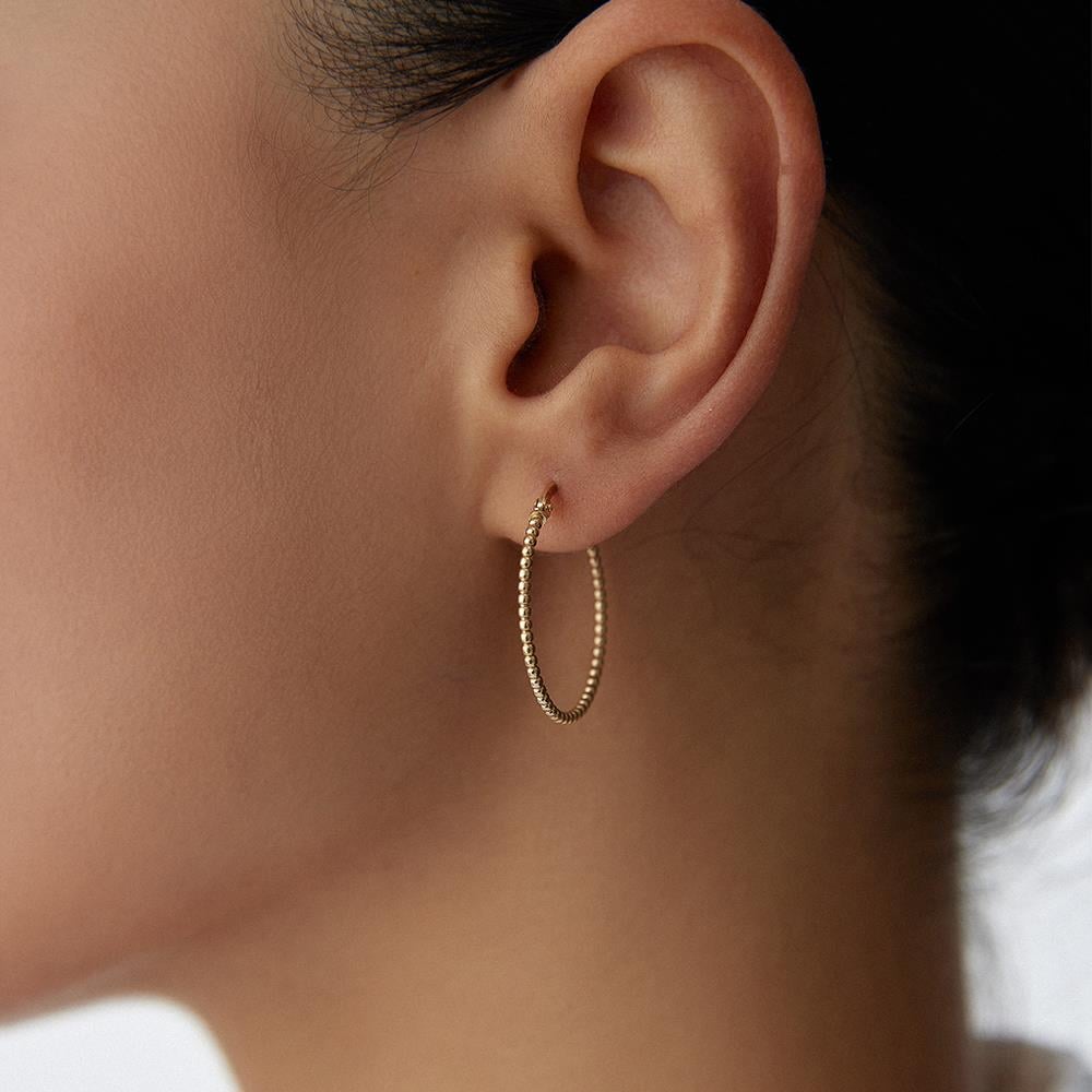 Top Figürlü Minimal Altın Halka Küpe - Image 2