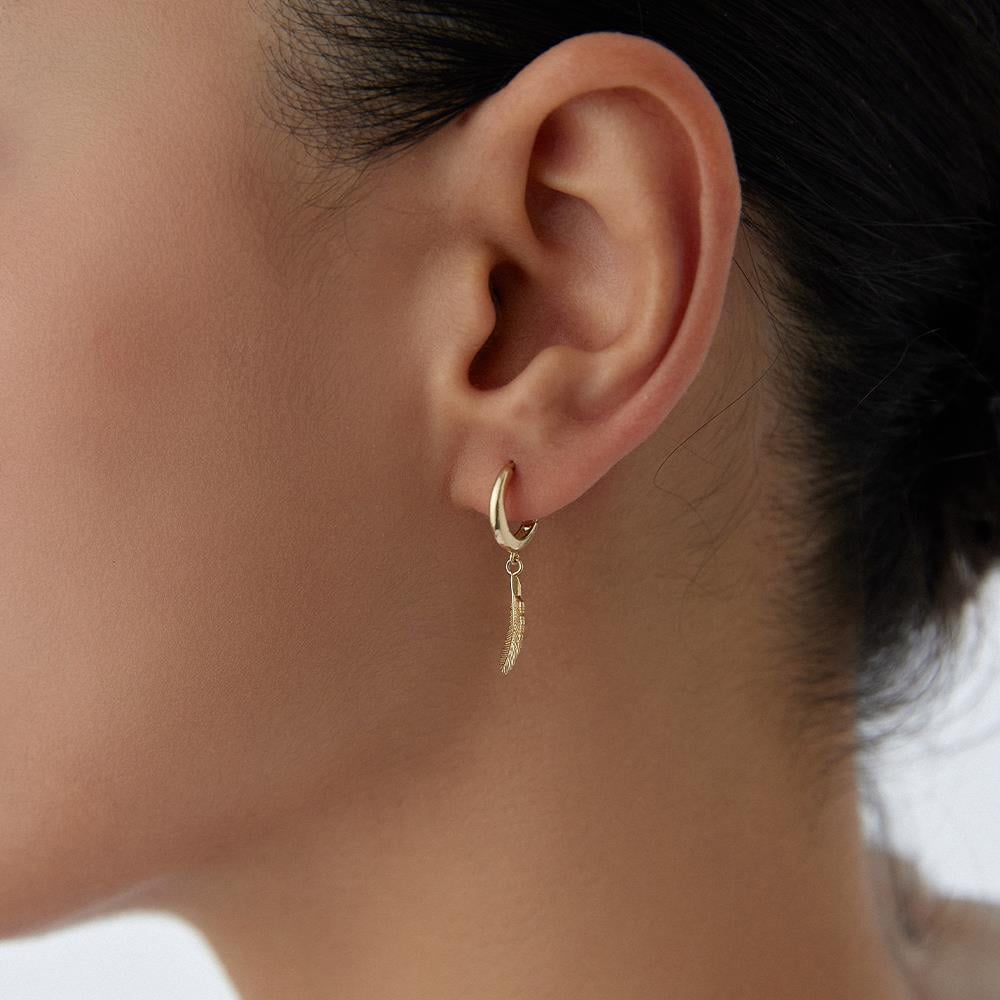 Tüy Figürlü Minimal Altın Küpe - Image 2