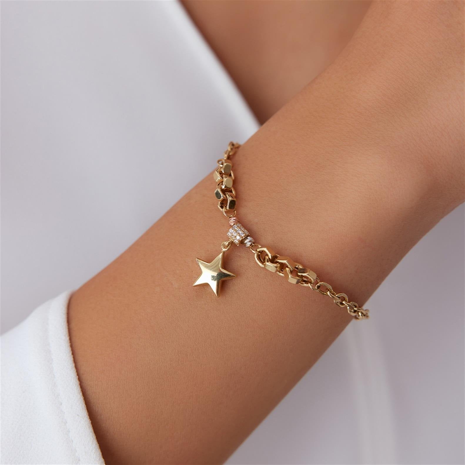 Yıldız Figürlü Çoklu Zincirli Altın Bileklik - Image 1